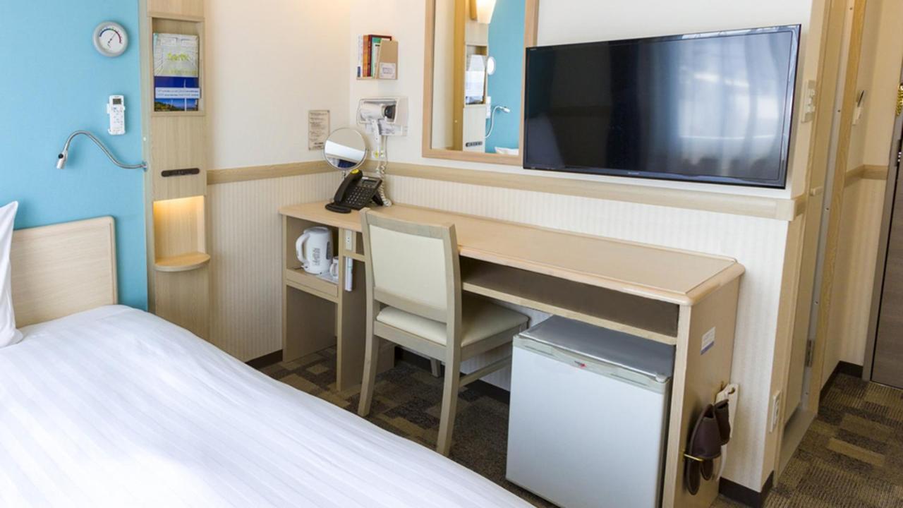Toyoko Inn Iwakuni Eki Nishi Guchi Экстерьер фото